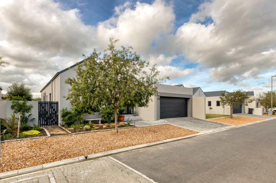 To Let 4 Bedroom Property for Rent in Aan de Wijnlanden Western Cape